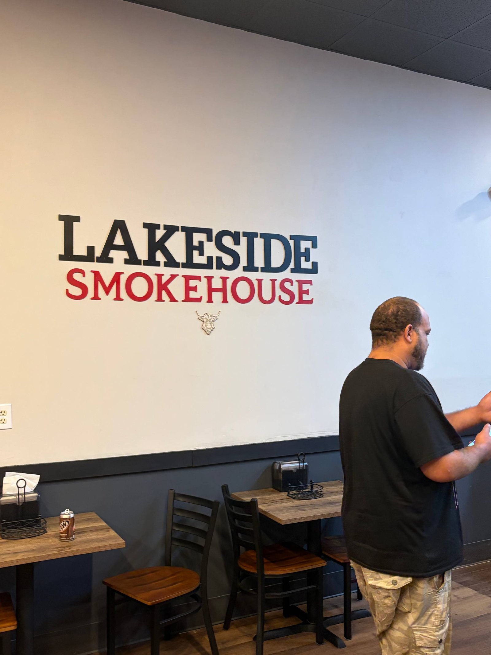 Lakeside Smokehouse dining room